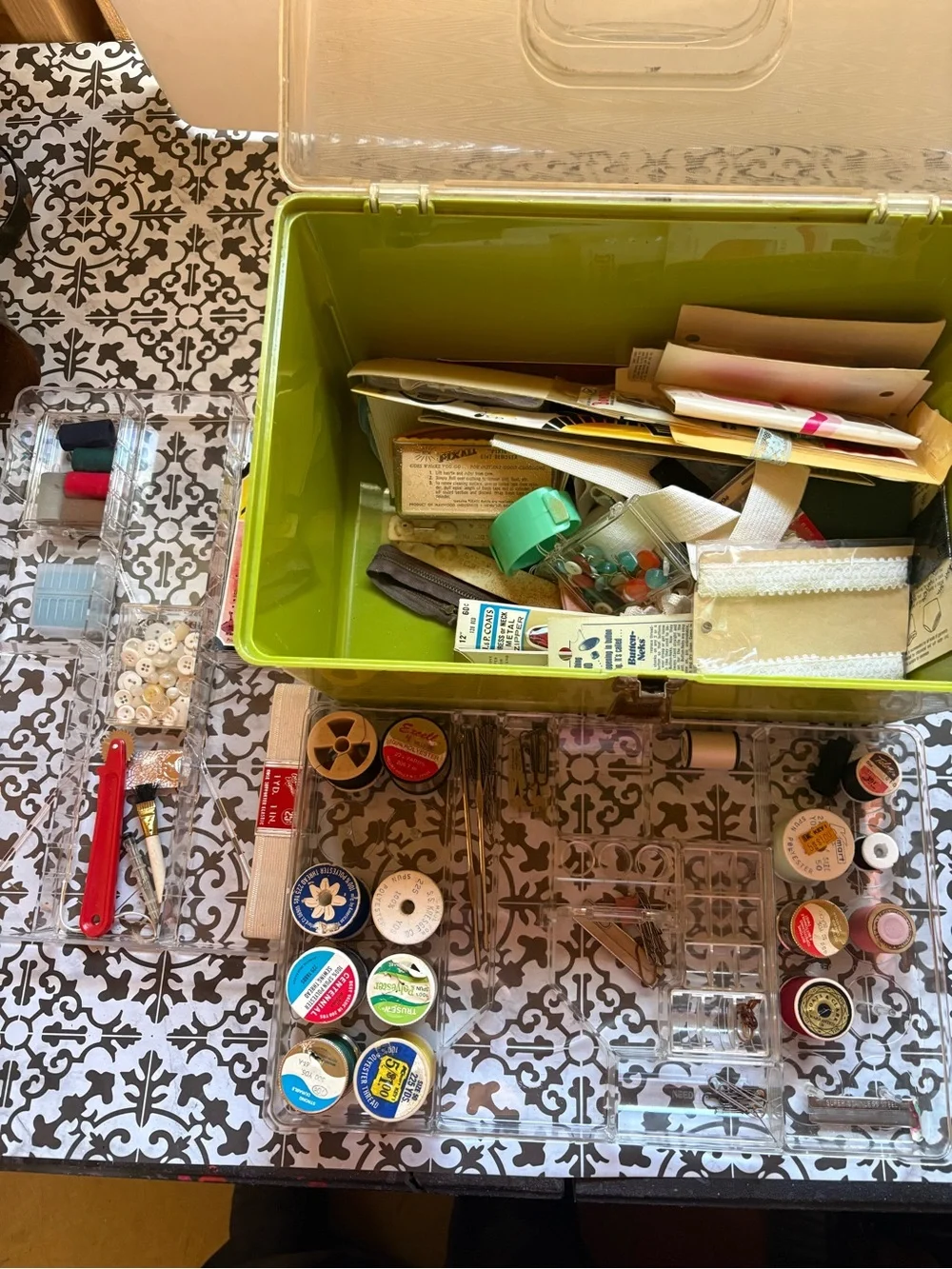 Green Vintage-Style Metal Storage Box with Clear Lid
